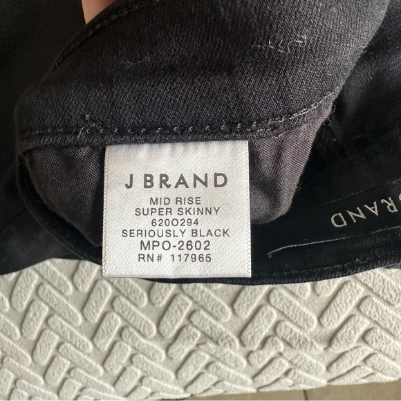 J Brand 620 Mid Rise Super Skinny Seriously Black Denim - Picture 9 of 10